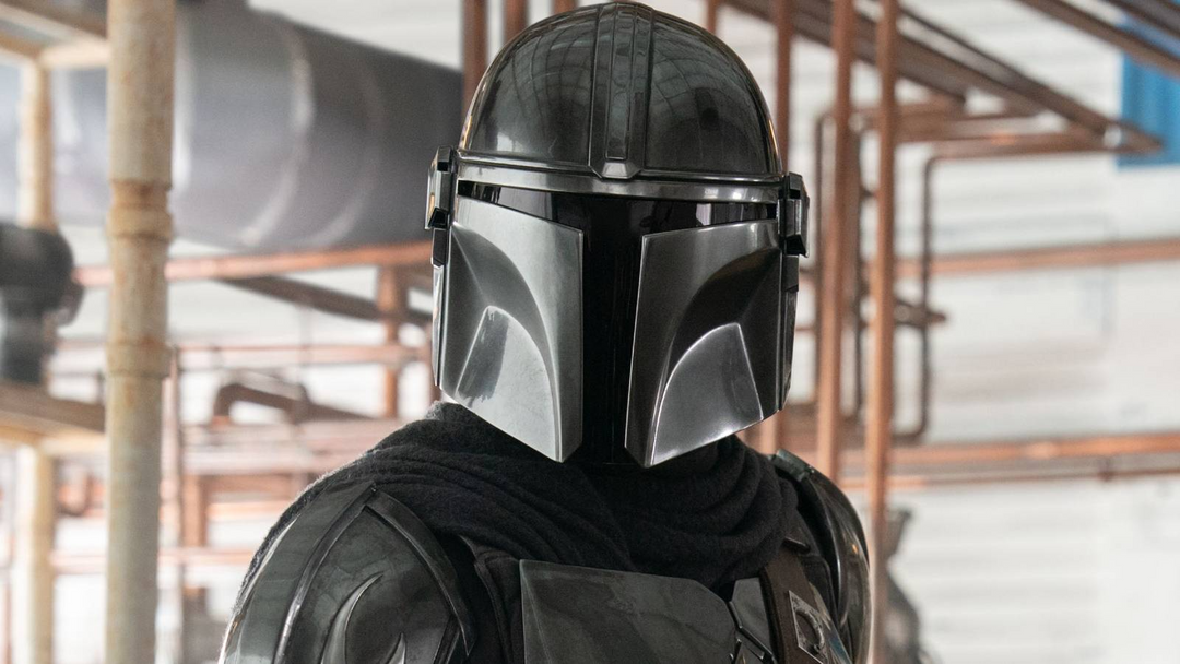 mandalorians-helmets-and-heysaber-lightsabers